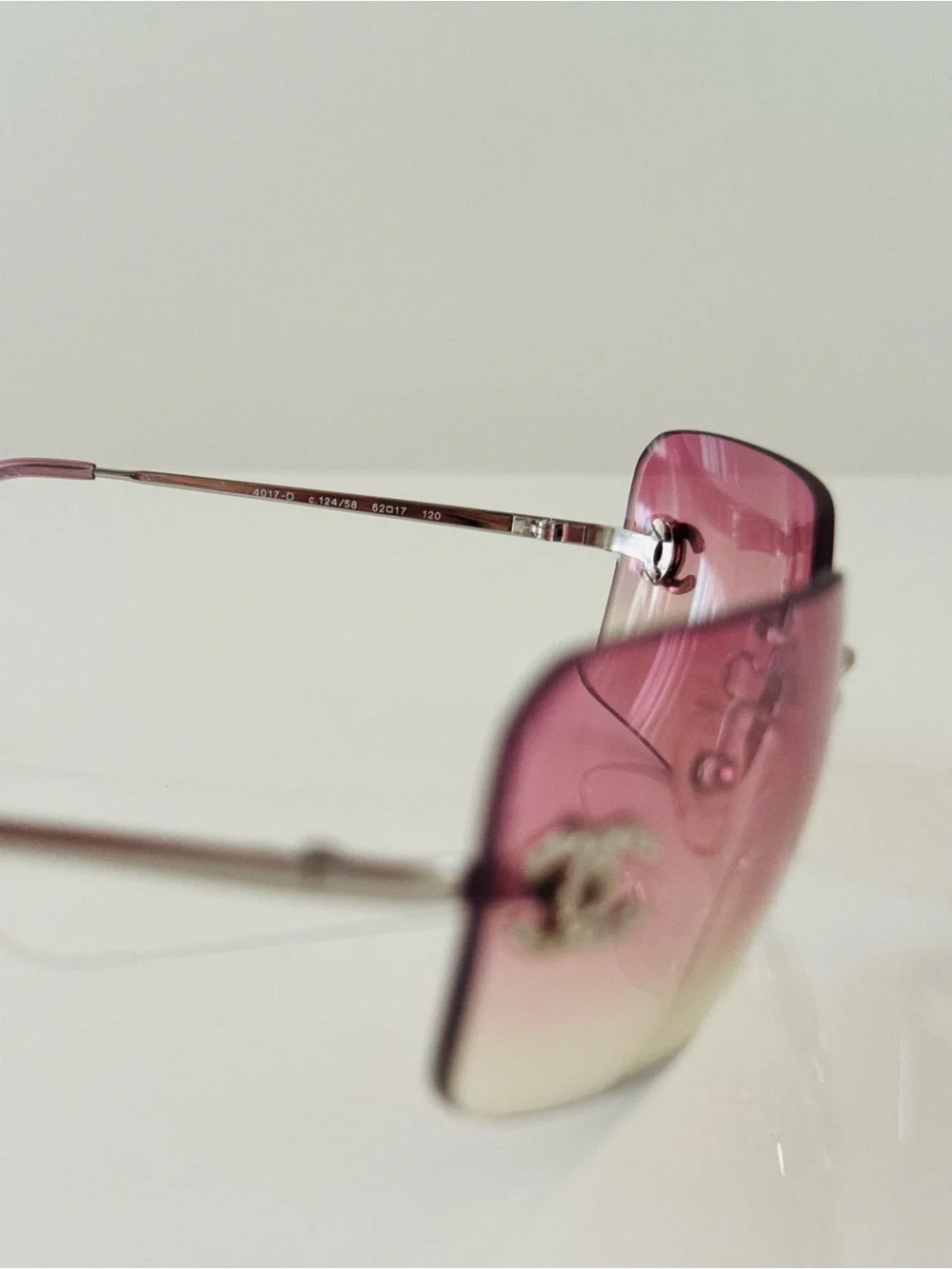 Like New 🍒 Authentic Vintage Chanel rimless CC crystal sunglasses